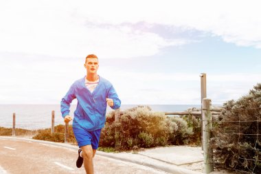 sağlıklı çalışan adam