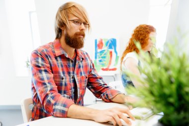 ofis yakışıklı işadamı