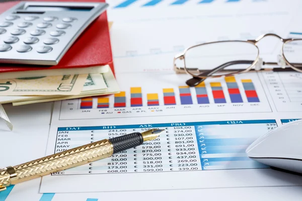 Financial charts and graphs on the table — Stock Photo, Image
