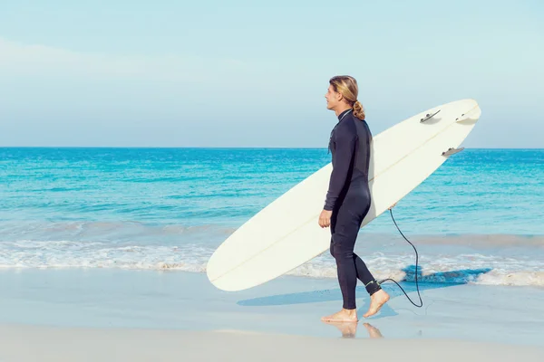 Pronti a colpire le onde — Foto Stock