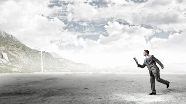 Adam kaçıyor okuma