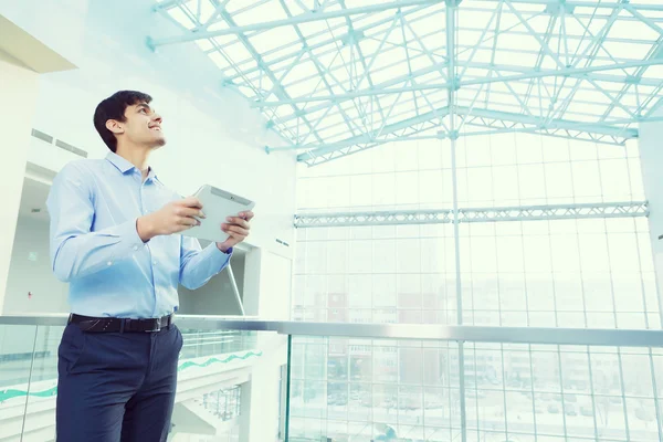 Businessman leaning on balcony railings — Stock Photo, Image