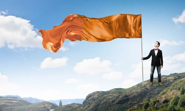 Hombre con bandera ondeante —  Fotos de Stock