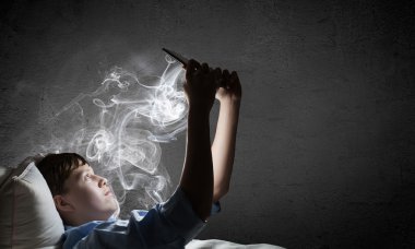 Uyku önce Internet'te sörf