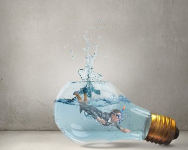 İşkadını suya atlama