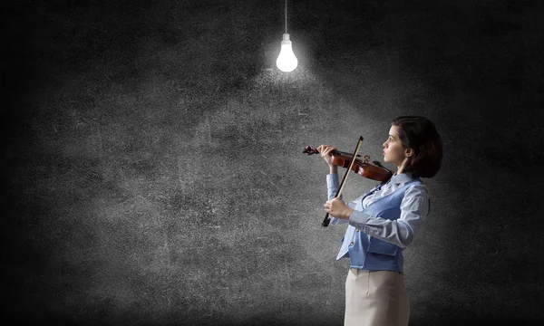 Attractive violinist girl — Stock Photo, Image