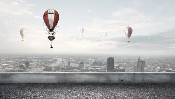 Luftballon am Sommerhimmel — Stockfoto