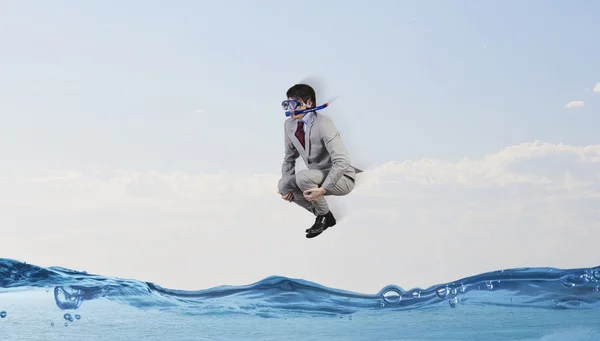 水実業家でダイビング — ストック写真
