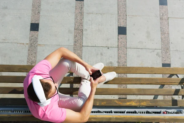 Guy in headphones enjoying music — Stock Photo, Image