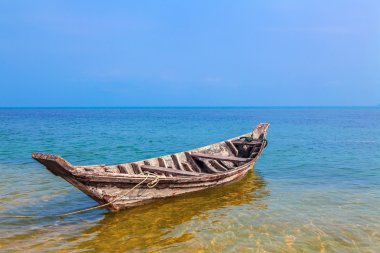 Balıkçı teknesi. Deniz manzarası.
