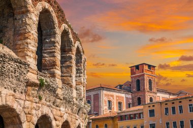 Verona Antik Roma arenada batımında kalıntıları. İtalya.
