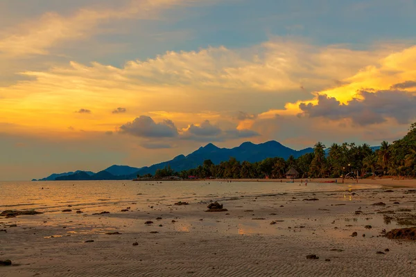 Tramonto a Koh Chang in Thailandia . — Foto Stock