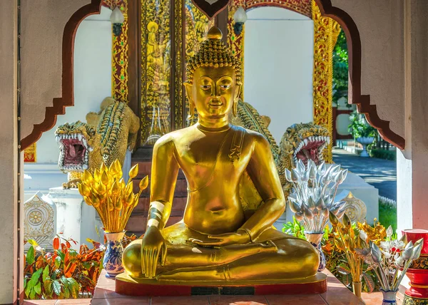 Golden Buddha. Chiang Mai. Thailand. — Stock Photo, Image