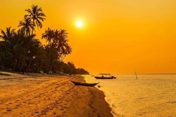 Coucher de soleil sur la plage de Bang Po . — Photo