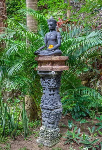 Buddha statue on a background of a tropical forest — Stock Photo, Image