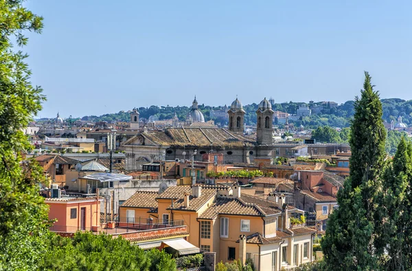 Panorama estivo di Roma. Paesaggio urbano — Foto Stock