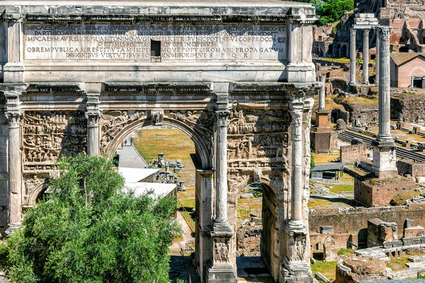 Triumphal Arch of Septimius Severus. Roman forum. — Stock Photo, Image