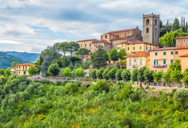 Italiaanse middeleeuwse stad van montecatini alto in Toscane — Stockfoto