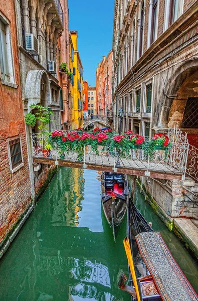 Uma paisagem urbana surreal. Veneza italiana . — Fotografia de Stock