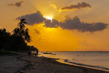 Günbatımı üzerinde plaj, Bang Por Tayland Koh Samui