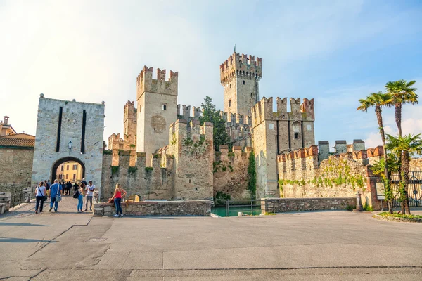 La ville italienne de Sirmione . — Photo