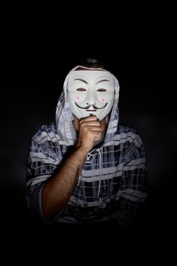 Anonim maskesi adam hacker