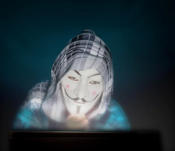 Anonimowy maska mężczyzna haker — Zdjęcie stockowe