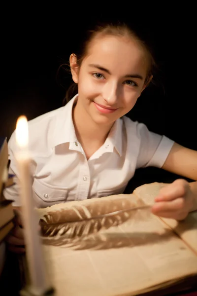 Young girl smiling with book at library — Stock Photo, Image