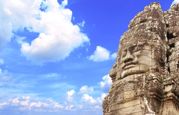 Obří kamenná tvář v chrámu Bayon Prasat, komplexu Angkor Wat, Sie — Stock fotografie