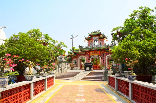 中国の寺院に入口クアンコン、ホイアン、ベトナム — ストック写真