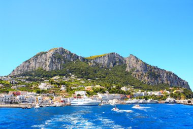 Ada Capri, Tiren Denizi, İtalya