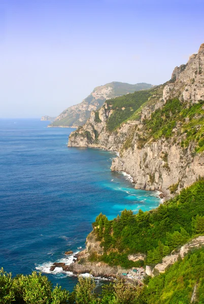 Montañas en la famosa costa de Amalfi, Italia — Foto de Stock