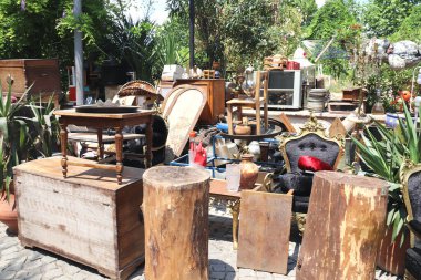 Bitpazarındaki antika ve antika eşyalar, İstanbul, Türkiye