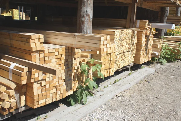 木材的销售 建材仓库中的木板 — 图库照片