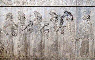 Suriyeli yabancı elçilerin hediyeleri ve bağışlarıyla, Persepolis, İran 'a yardım eden kadim duvar. UNESCO dünya mirası sahası