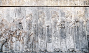 Suriyeli yabancı elçilerin hediyeleri ve bağışlarıyla, Persepolis, İran 'a yardım eden kadim duvar. UNESCO dünya mirası sahası