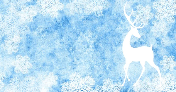 圣诞背景与旧的纸纹理蓝色和鹿形轮廓 横向的圣诞节背景与可爱的野鹿 模拟模板 文本的复制空间 — 图库照片