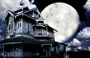 Perili ev. Eski terk edilmiş ev ve ay gece gökyüzü arka planında. Gizemli bir arazide korkunç bir koloni kulübesi. 3d hazırlayıcı
