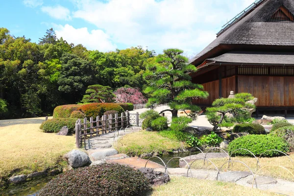 岡山県小石川後楽園の装飾庭園と亭 — ストック写真