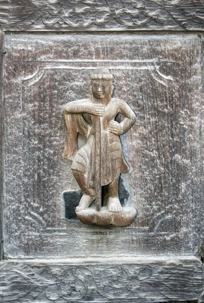 Λεπτομέρεια Από Αρχαίο Ξυλόγλυπτο Διακοσμητικό Τοίχου Μυθικό Ήρωα Μονή Shwenandaw — Φωτογραφία Αρχείου