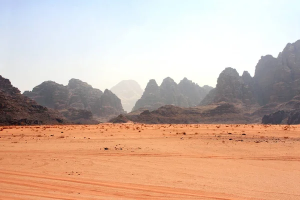 Beautiful Landscape Red Sand Rocky Mountains Wadi Rum Desert Valley — Stock Photo, Image