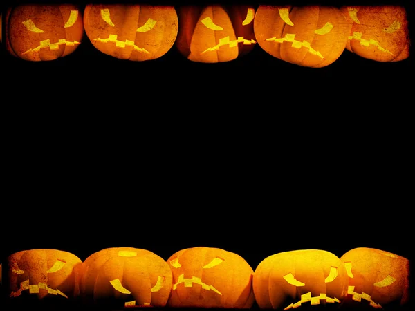 Halloween bakgrund med onda pumpor — Stockfoto