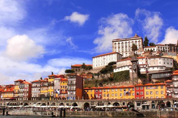 Oude huizen in porto, portugal — Stockfoto