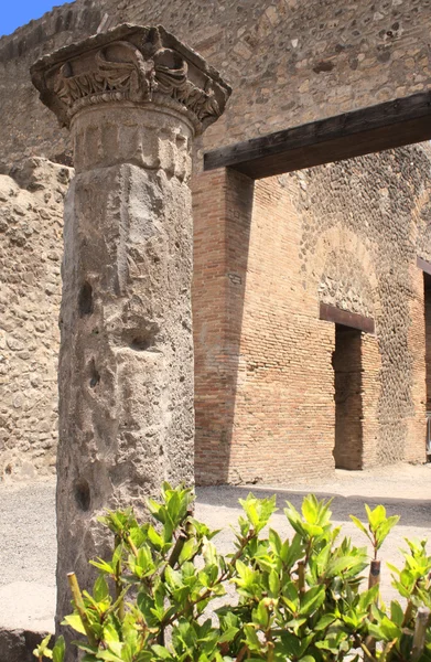 Starożytne kolumny w Pompei, Włochy — Zdjęcie stockowe