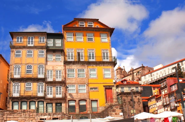 Oude huizen in porto, portugal — Stockfoto