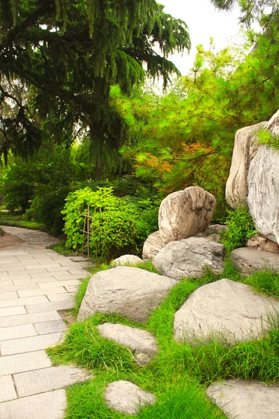 Jardim ornamental ao lado de Pagode de Ganso Selvagem Gigante, Xian, China — Fotografia de Stock