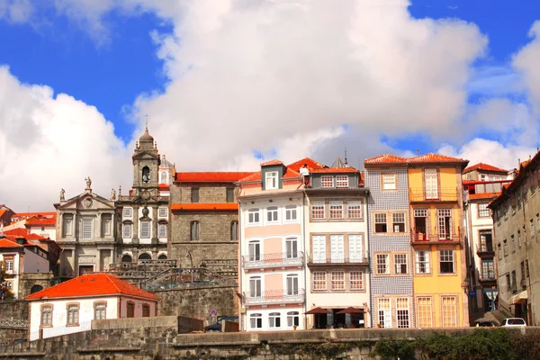 Oude huizen in porto, portugal — Stockfoto