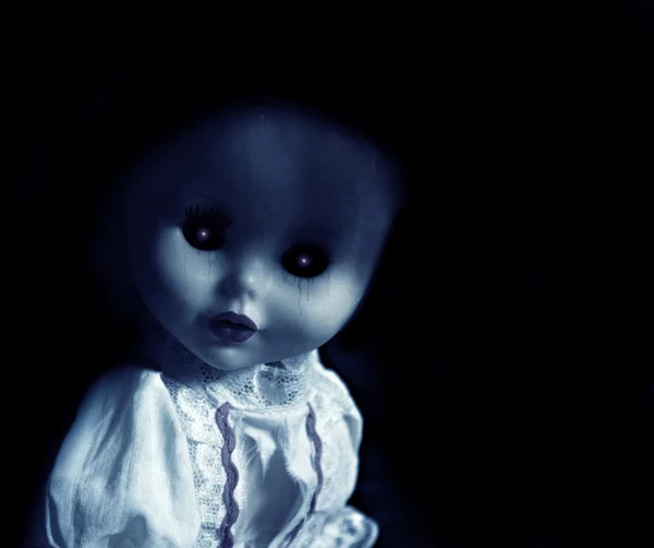 Винтажная жуткая кукла — стоковое фото