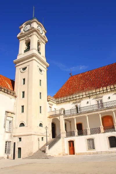 Фасад Университета Коимбры, Португалия — стоковое фото