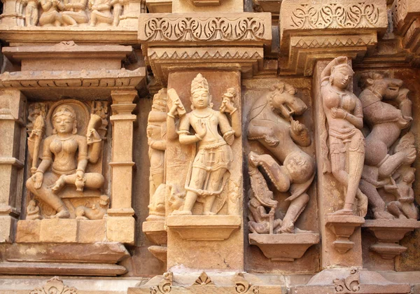 Berömda erotiska mänskliga skulpturer på temple, Khajuraho, Indien — Stockfoto